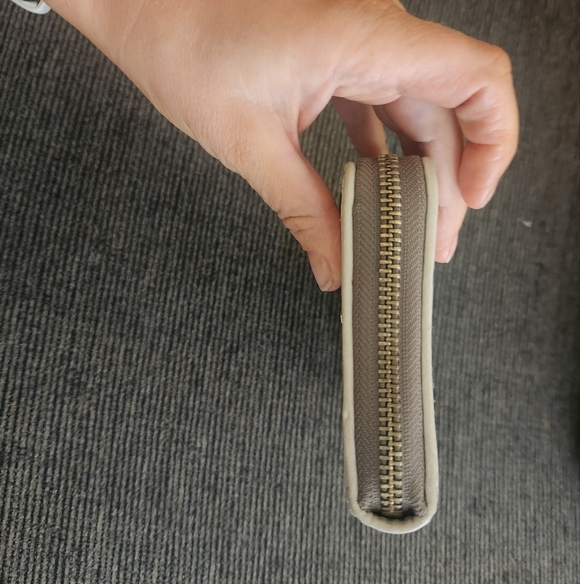 Vintage Leather Banana Republic Cream Women's Wallet - Picture 6 of 9